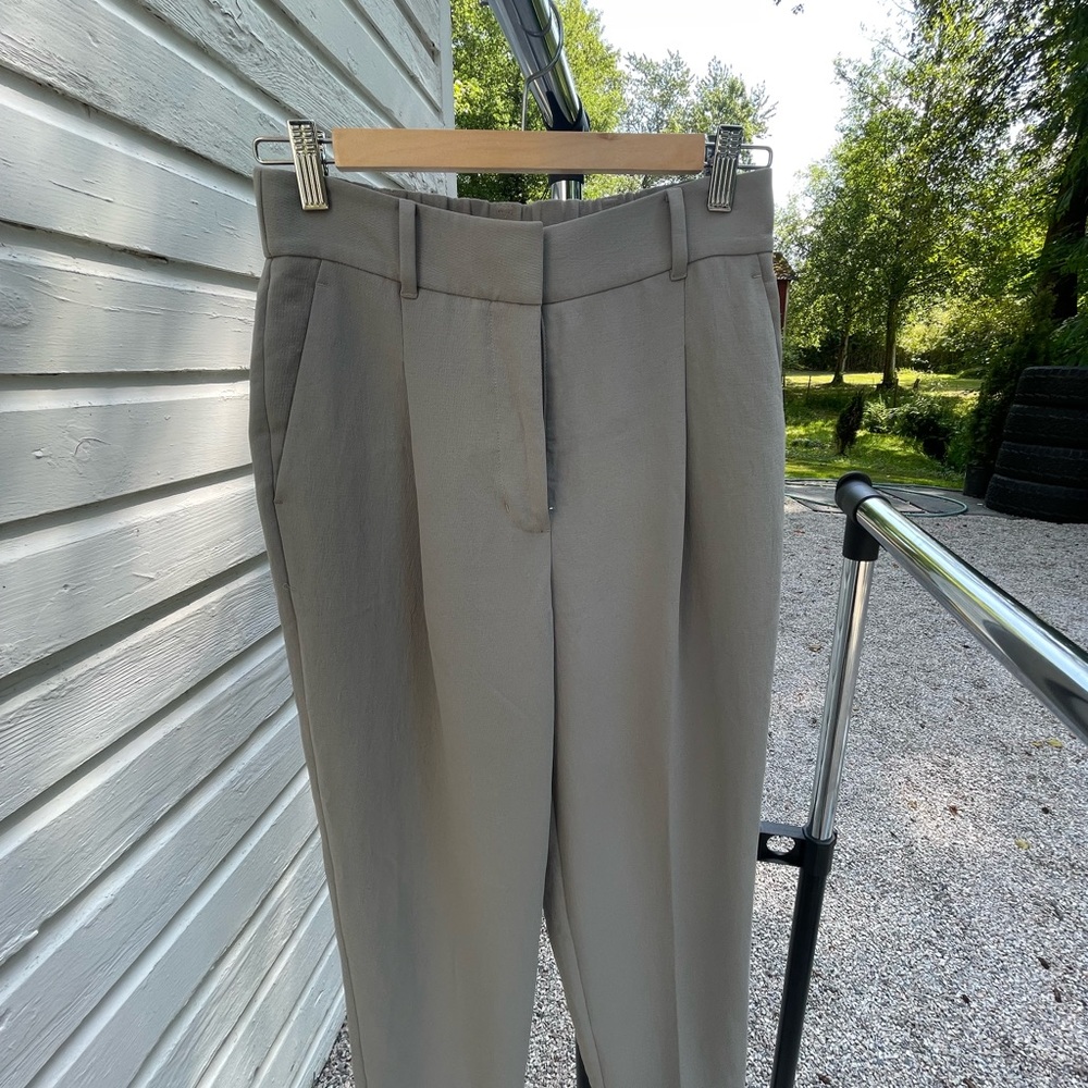 Aritzia Wilfred Grey Carrot Pants